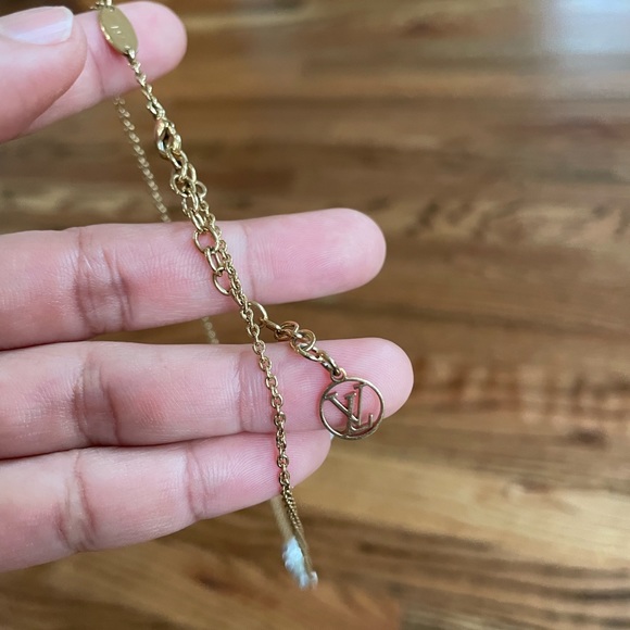 Auth Louis Vuitton Essential V Strass Necklace M68033 Crystal - Picture 13 of 17